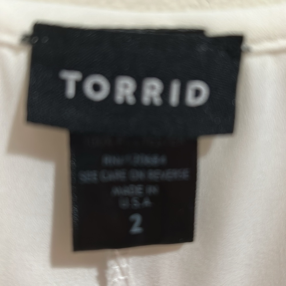 Torrid White Chiffon  Cape Back Top Size 2X  (NWOT) - Picture 7 of 10